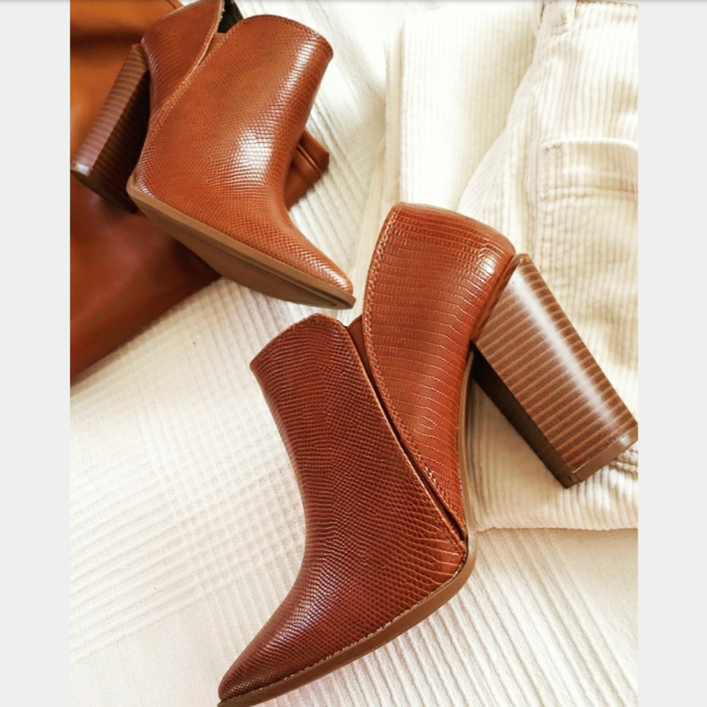 New England Collection cinnamon lizard print boot - Picture 3 of 4